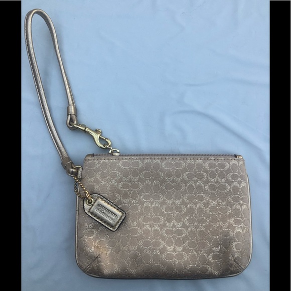 NWT ✨ COACH Gold Wristlet - Picture 3 of 8